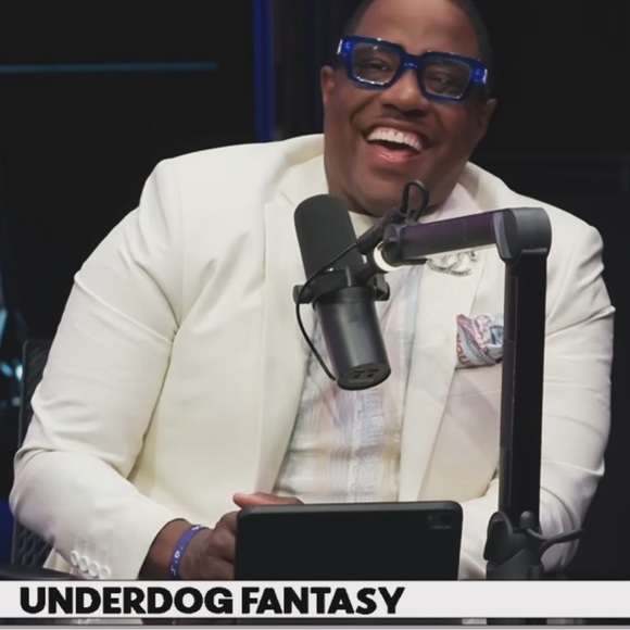 ✨ CHANEL ✨ Stunning Baguette Crystal CC Silver Brooch - Picture 9 of 9